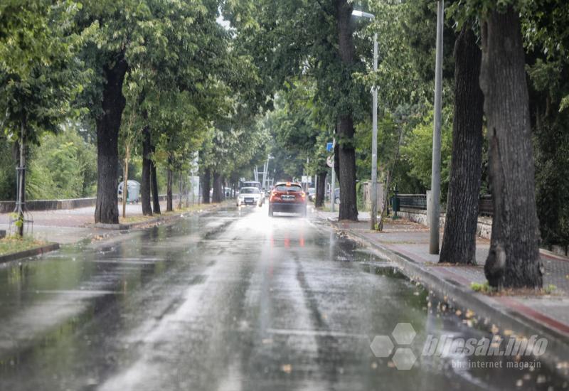 Kiša iznenadila i osvježila Mostarce - Kiša iznenadila i osvježila Mostarce